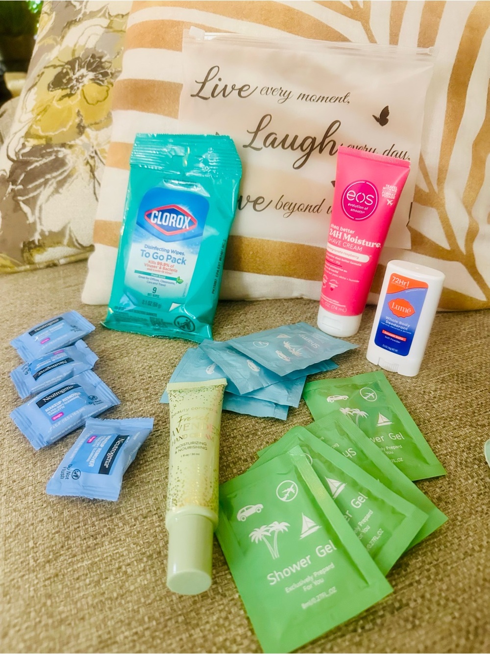 Travel Toiletries Kit & Pouch with Clorox, EOS & Lume, Shower Gel & Shampoo New - Picture 2 of 11